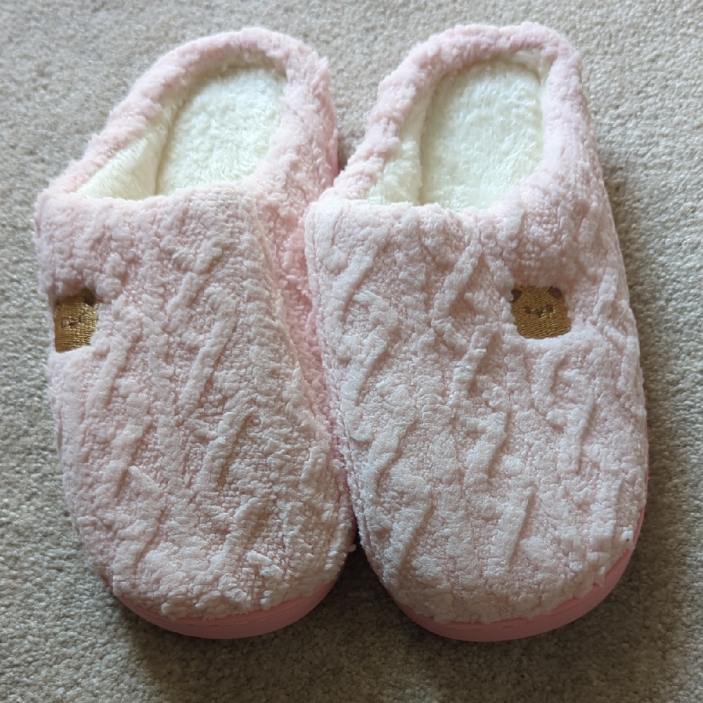 NWT Cozy Pink Women's Slippers